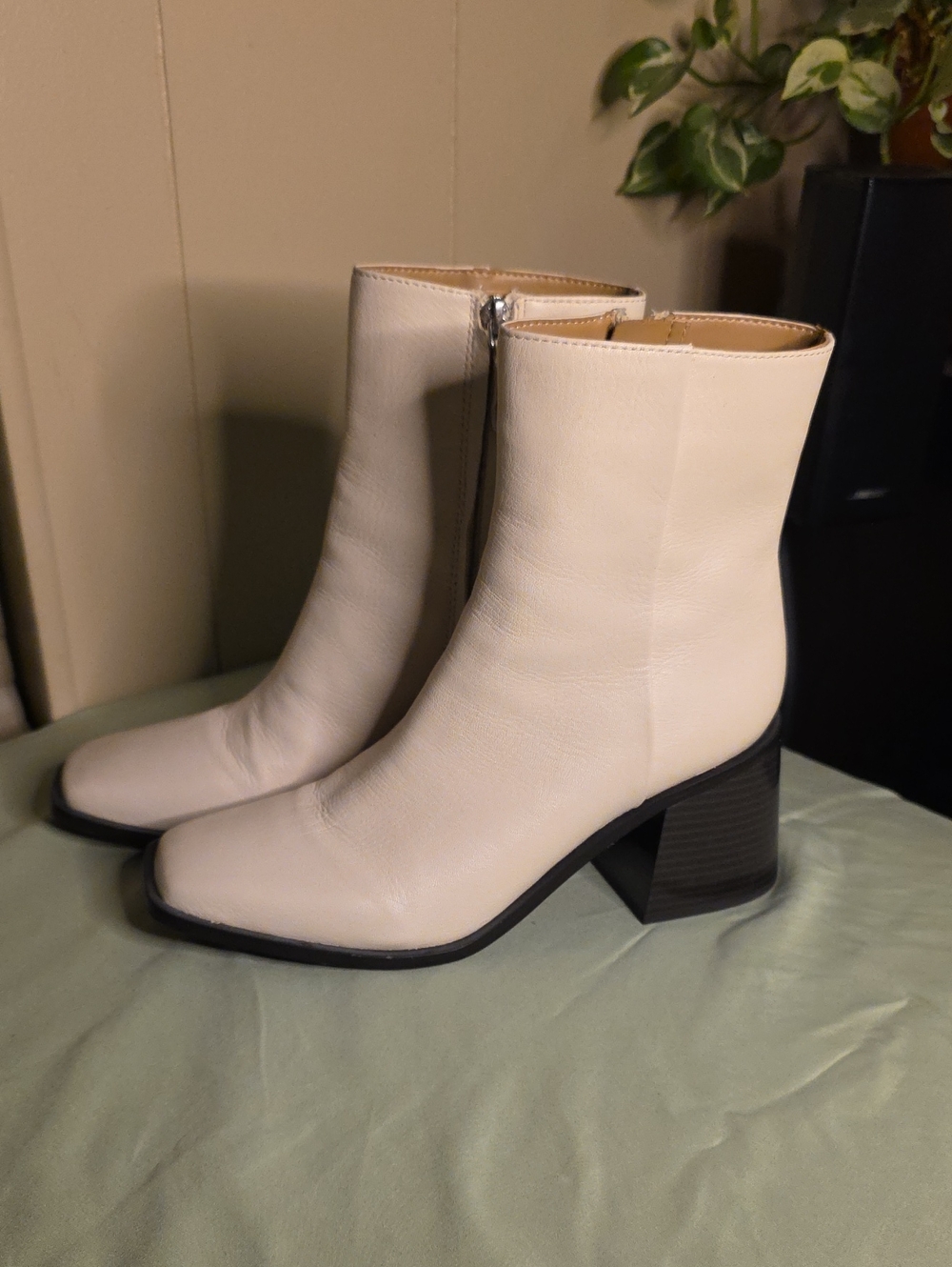 Sam Edelman Cream Leather Block Heel Ankle Boots